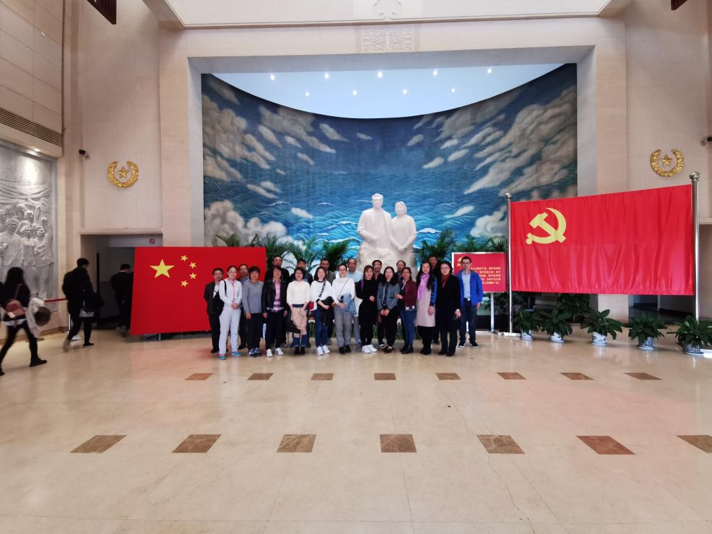 内合影.jpg
